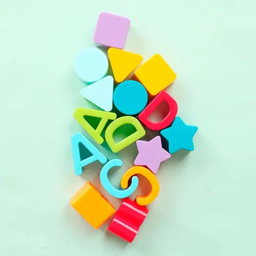 Balde de Encaje con Bloques de Formas y Letras
